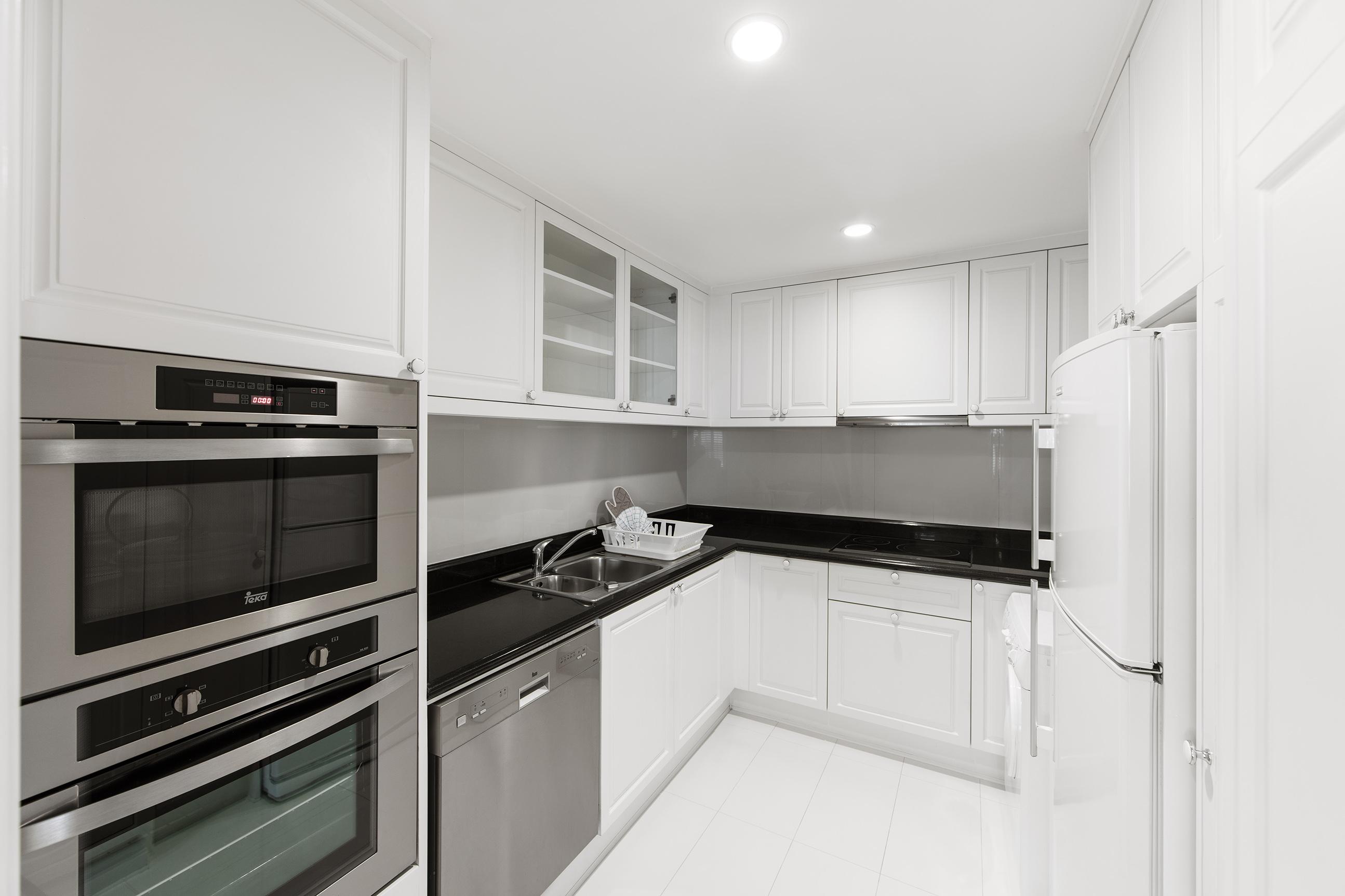 Grande Centre Point Hotel Ratchadamri Bangkok Exteriér fotografie A modern kitchen