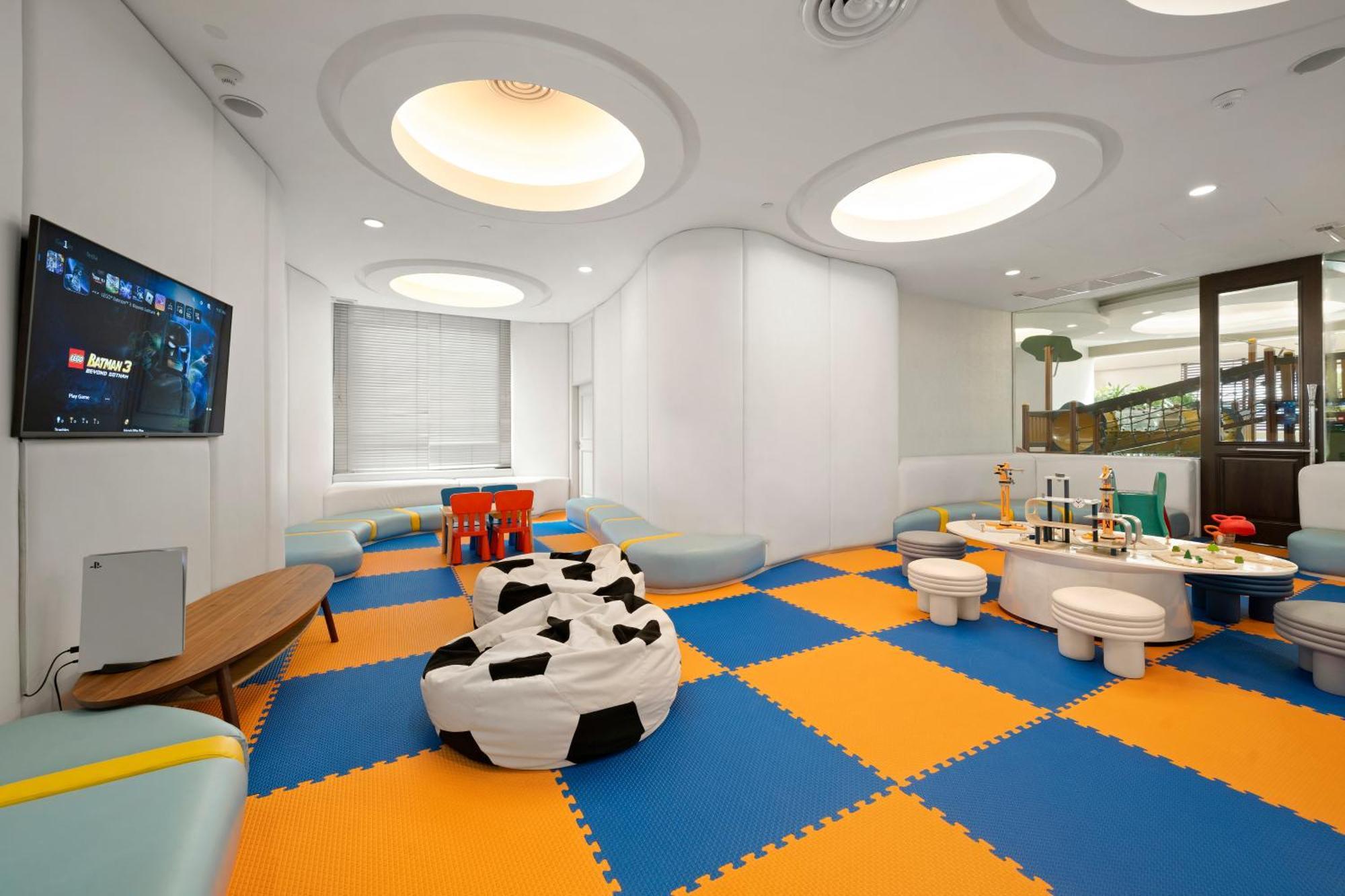 Grande Centre Point Hotel Ratchadamri Bangkok Exteriér fotografie The Children's Hospital at Queen Mary Hospital