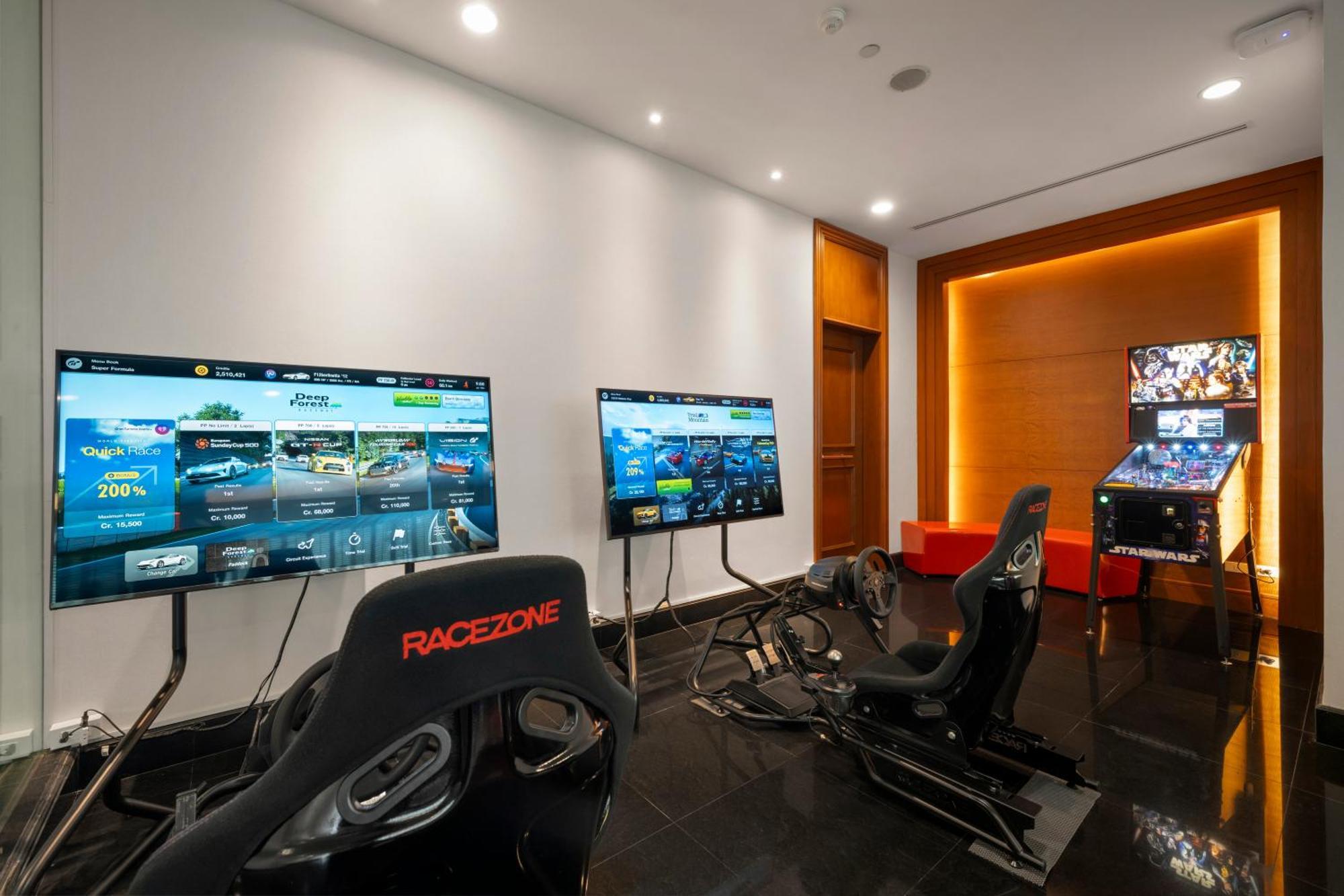 Grande Centre Point Hotel Ratchadamri Bangkok Exteriér fotografie RaceZone at the Ritz-Carlton, Hong Kong
