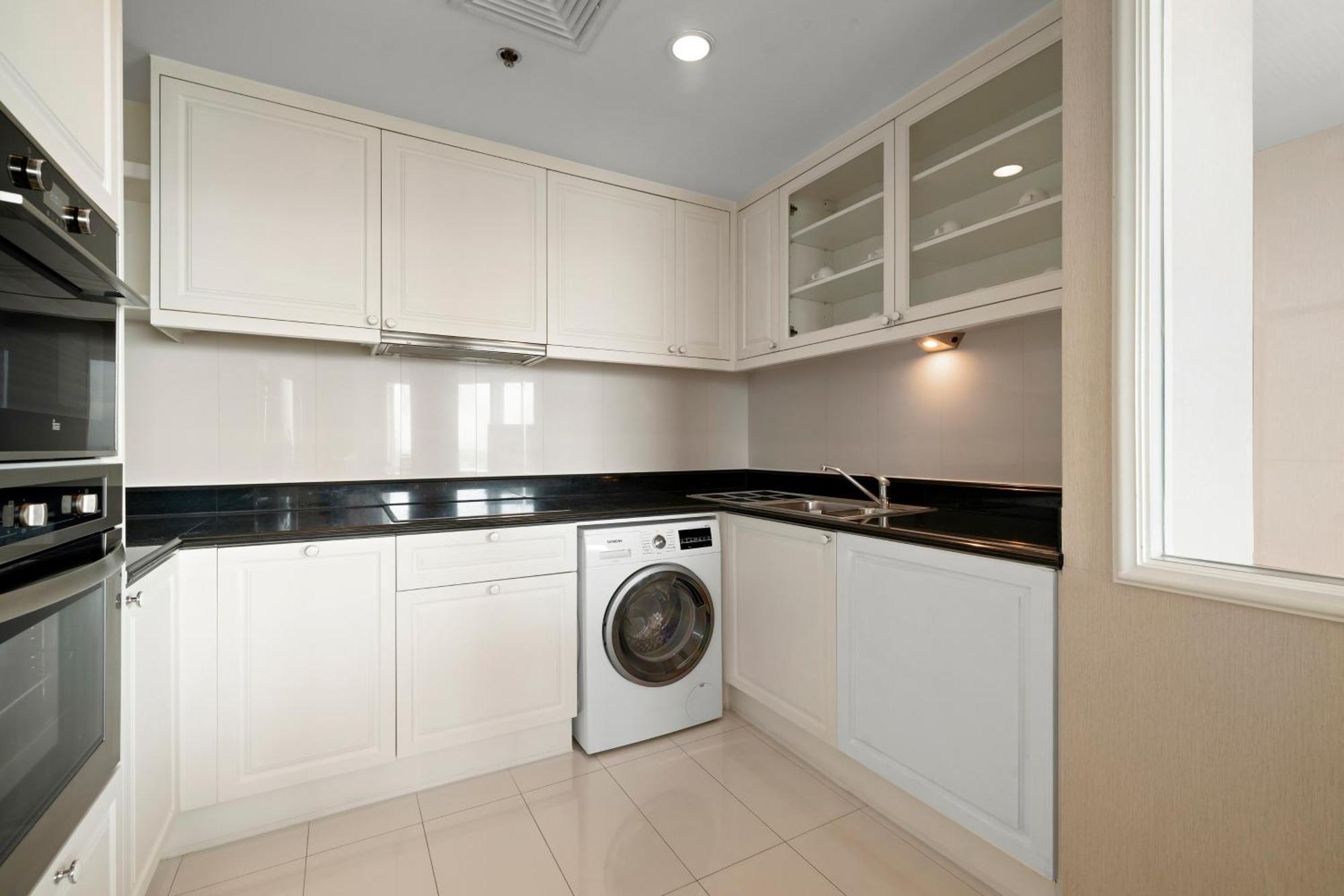 Grande Centre Point Hotel Ratchadamri Bangkok Exteriér fotografie A modern laundry room